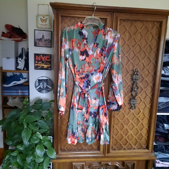 Split Neck Long Sleeve Floral Tie-Waist Ruffle Hem Dress NWT - Holiday, Size S - Picture 16 of 16